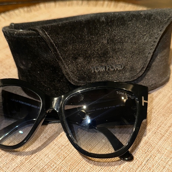 Tom Ford Black Sunglasses Women’s Cat Eye Style - Picture 8 of 13